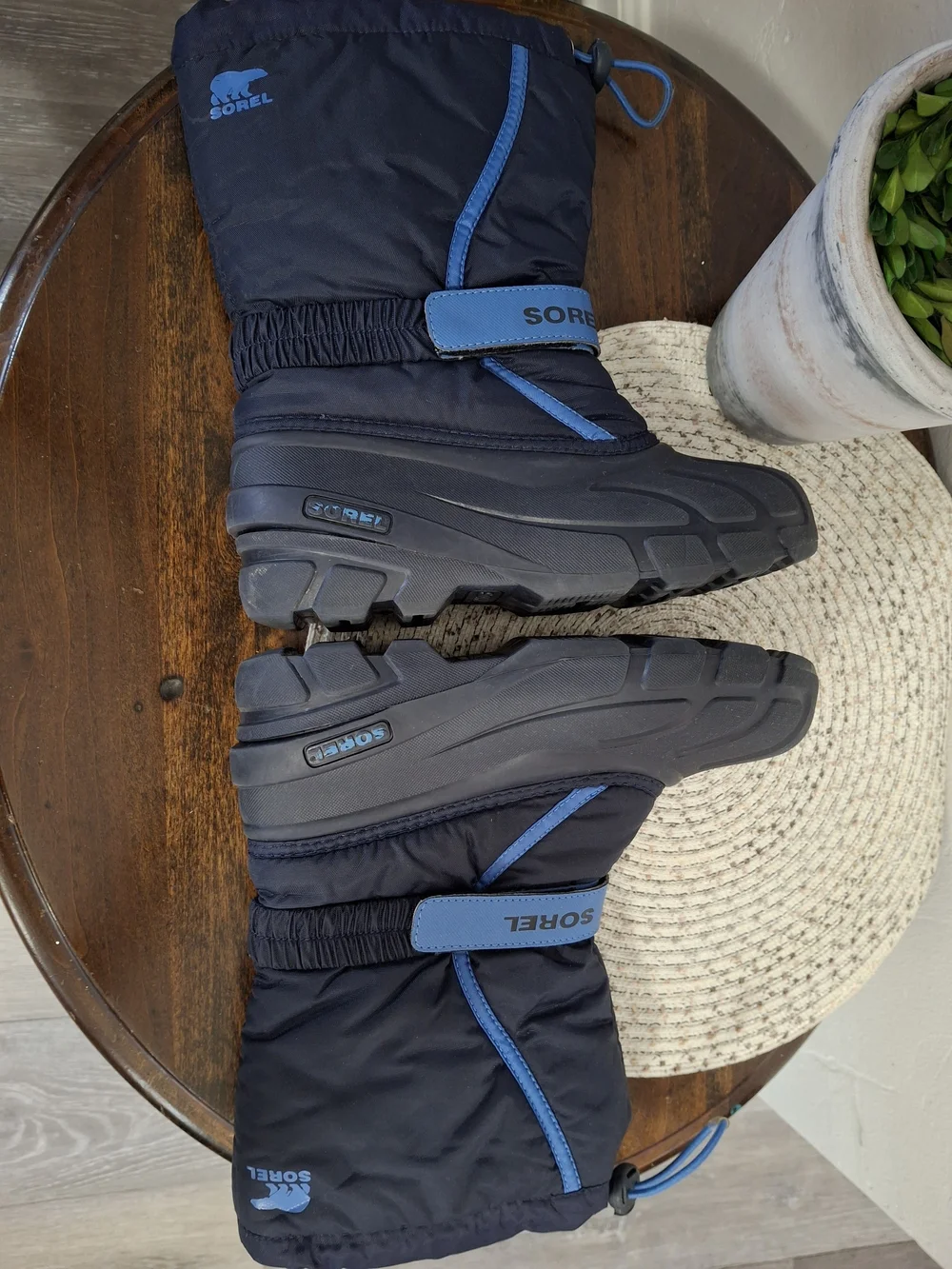 Sorel Navy and Light Blue Kids' Winter Snow Boots Size 5.